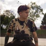 Tutor de español que enseña a niños, jóvenes de todas las edades